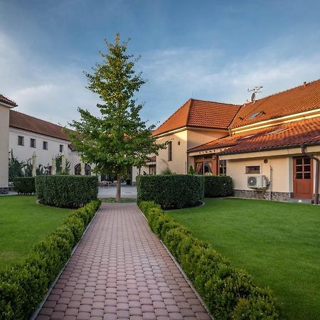 Chateau Krakovany Экстерьер фото