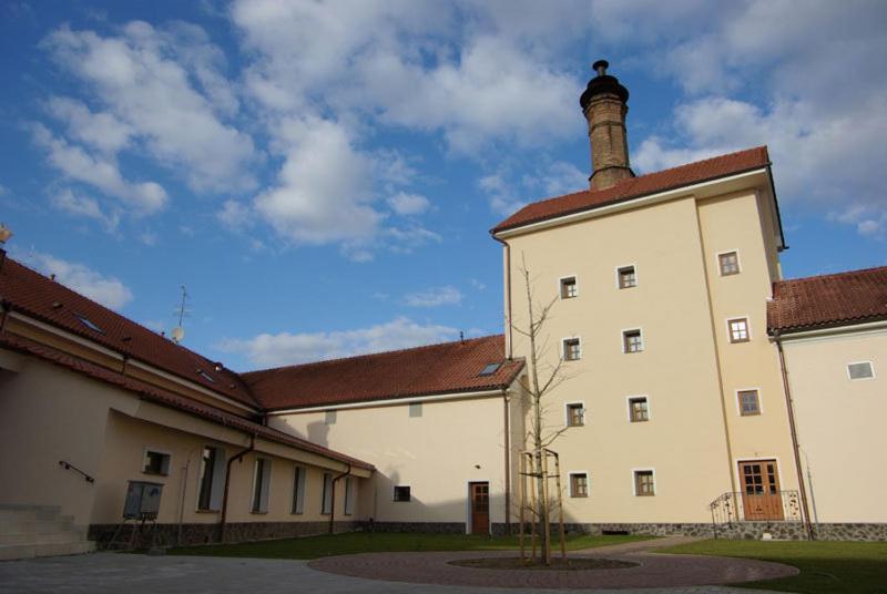 Chateau Krakovany Экстерьер фото