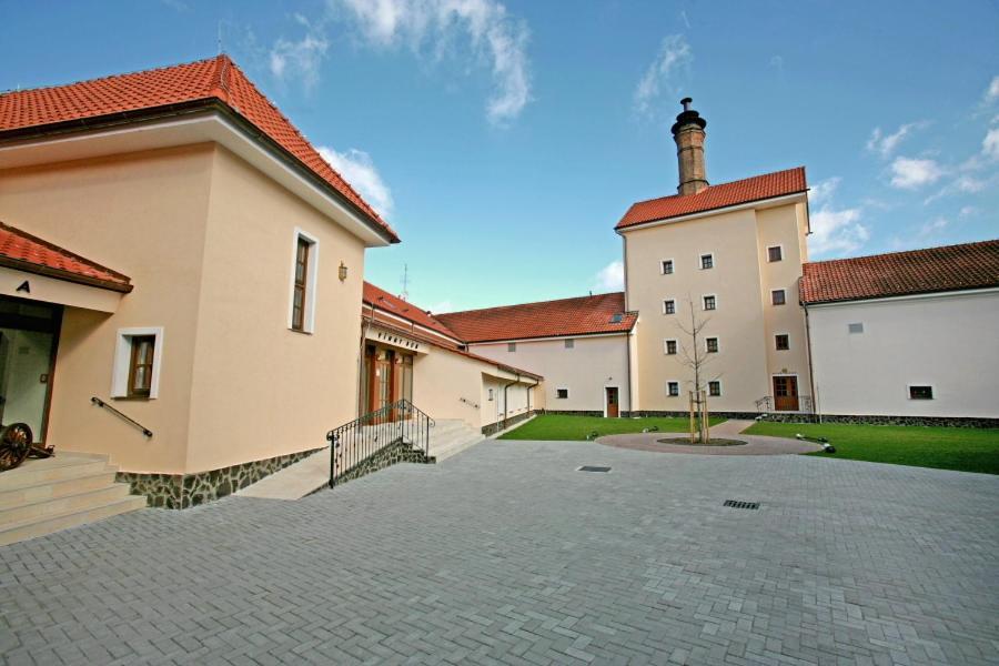 Chateau Krakovany Экстерьер фото